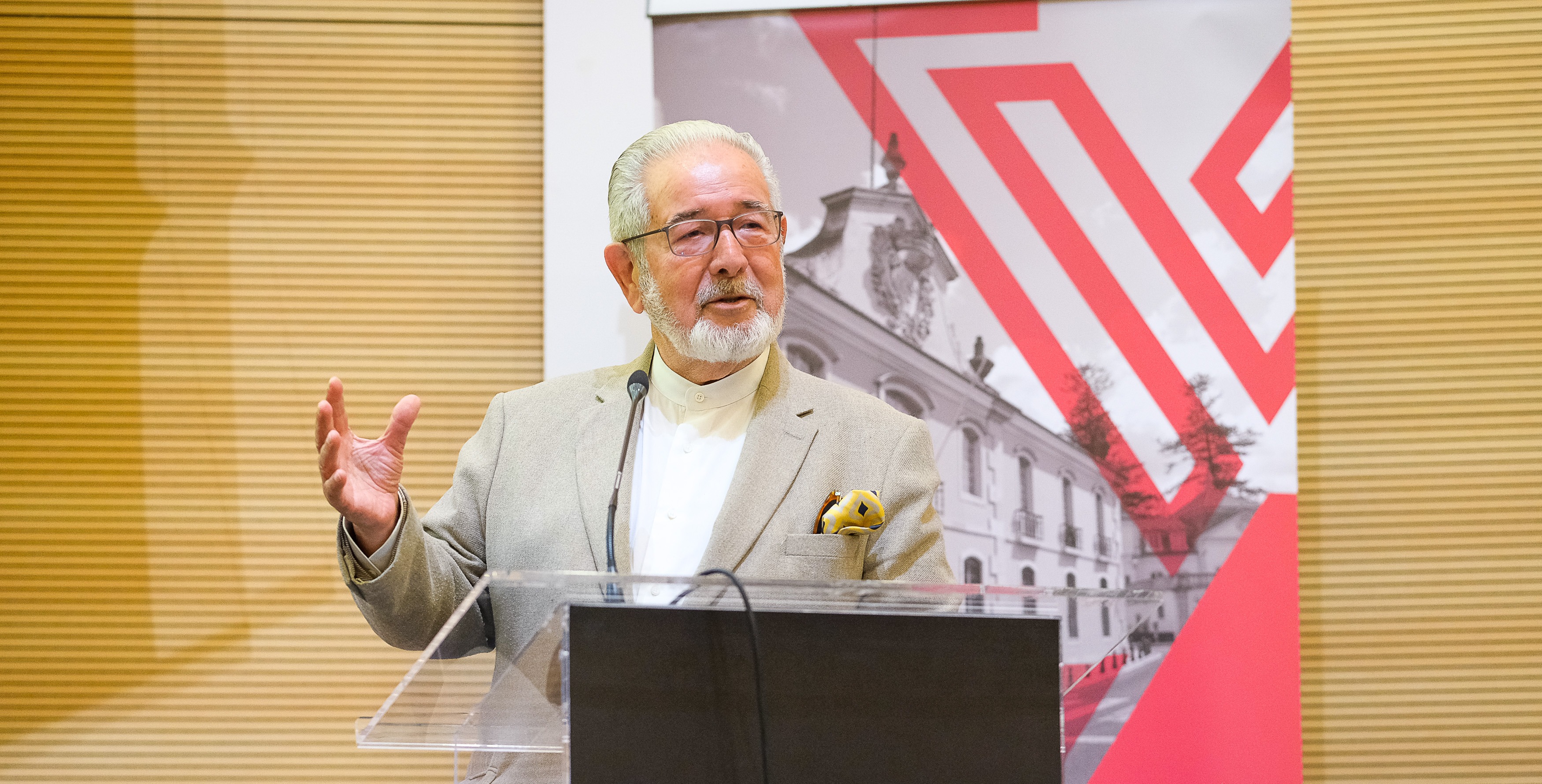 Fotografia do Presidente da CMO no seu discurso de Boas-Vindas. 