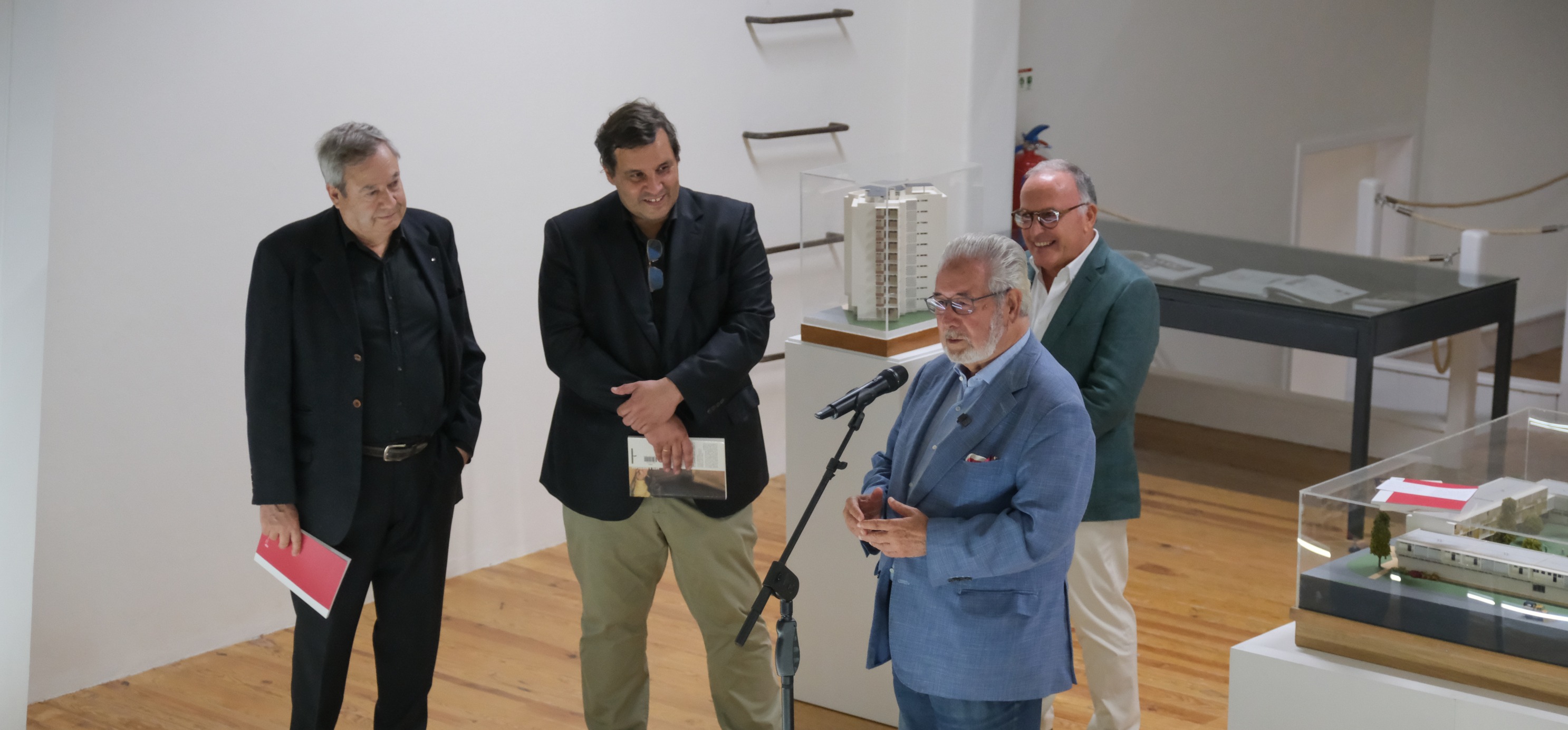 Fotografia do Presidente CMO a discursar na inauguração. 