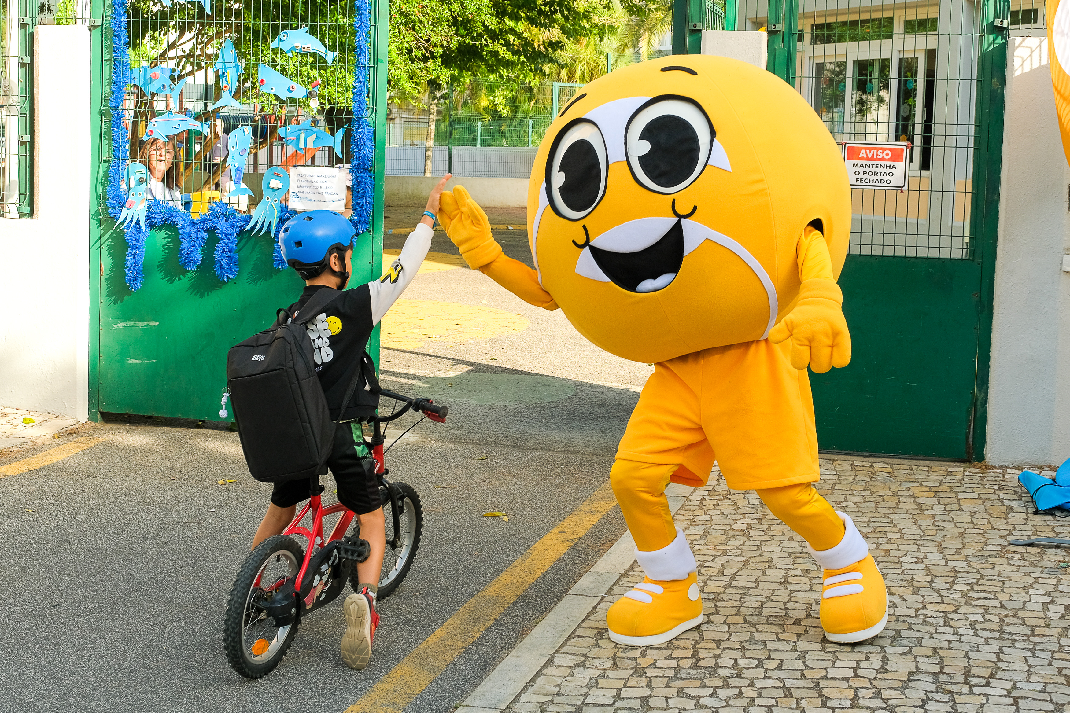 Criança na bicicleta