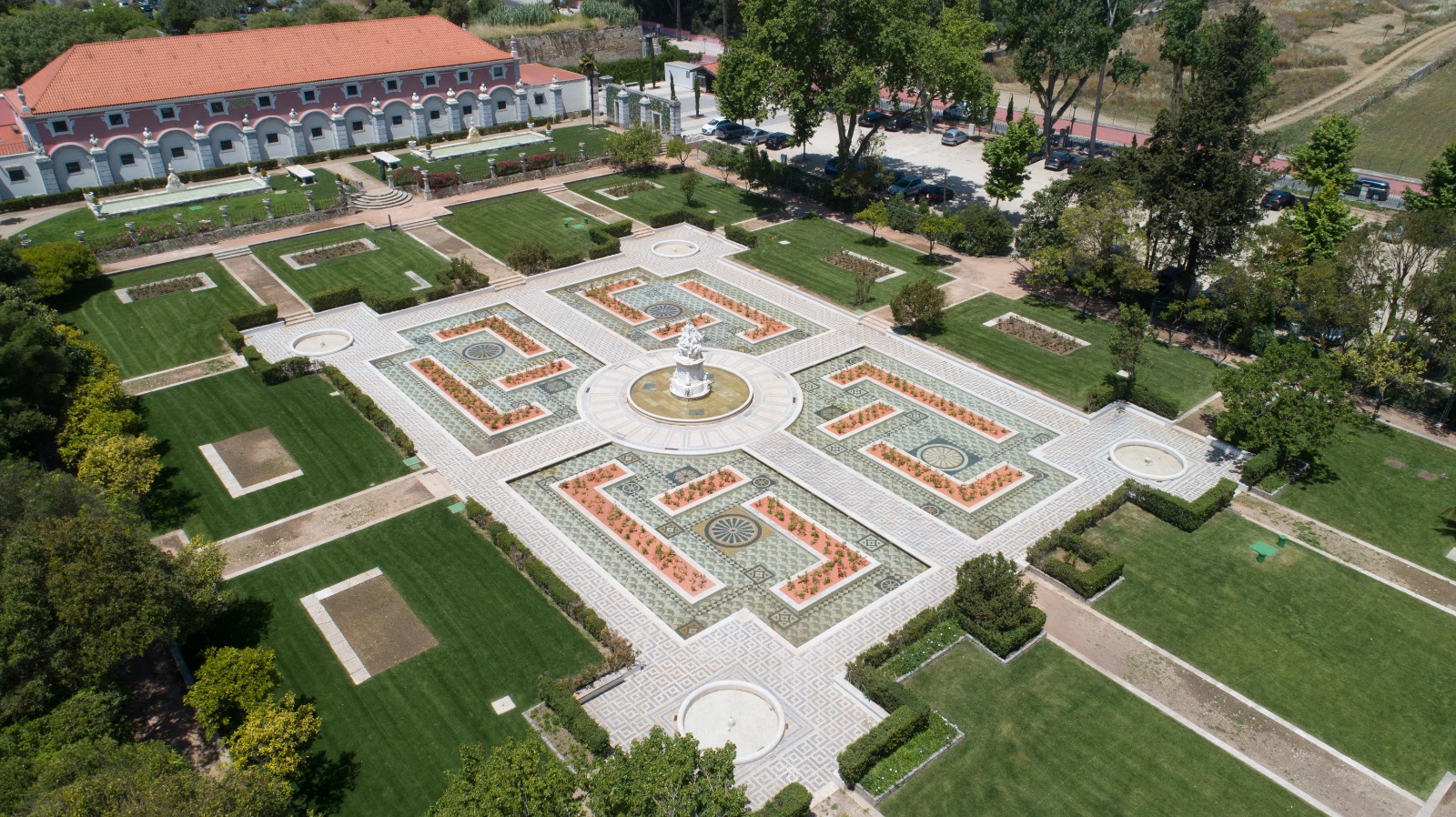 Fotografia aérea panorâmica dos Jardins do Palácio Marquês de Pombal 