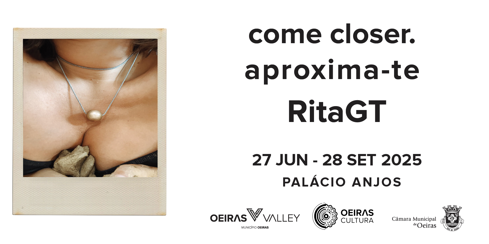 Fotografia da exposição com título e datas