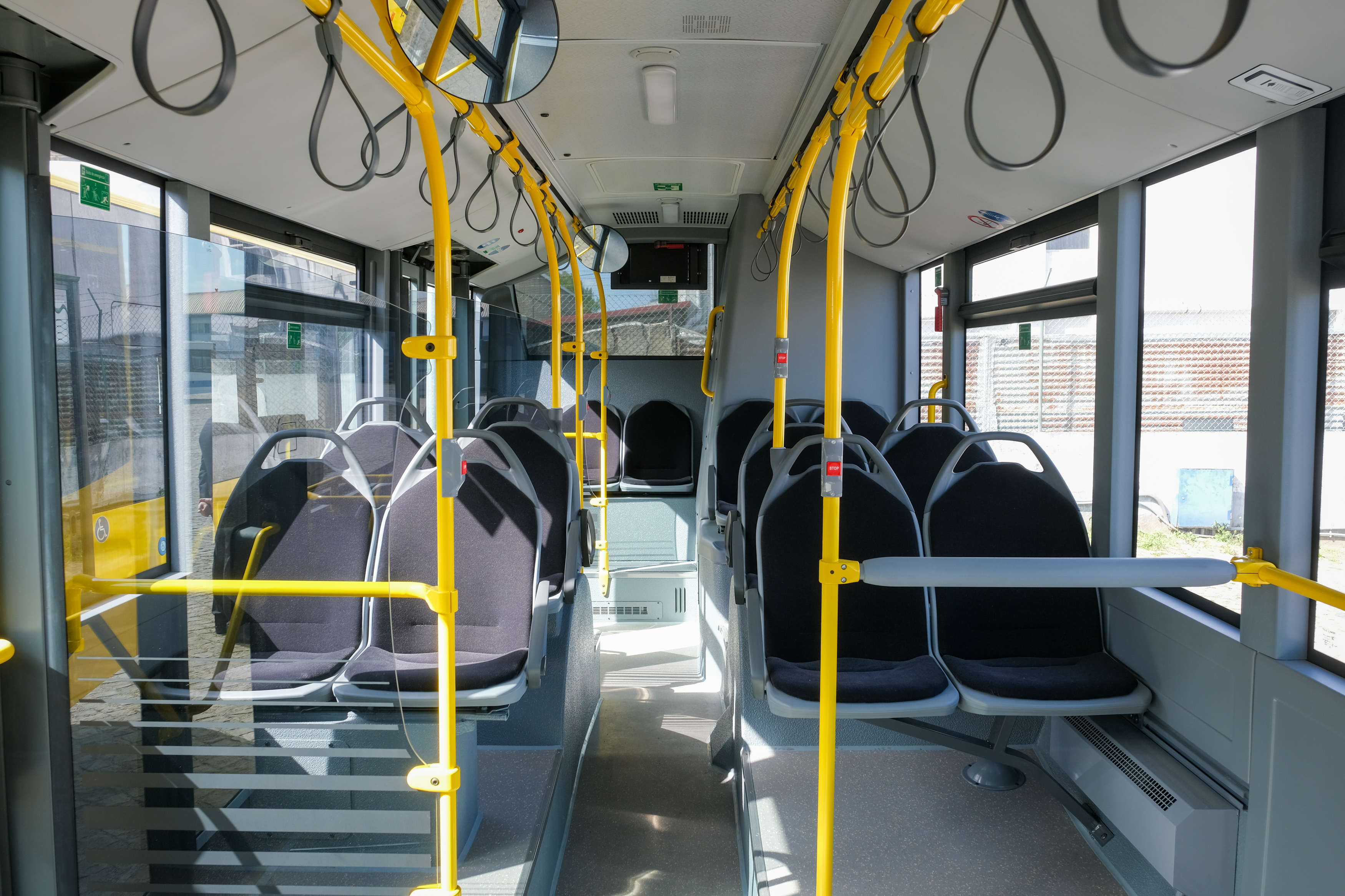 interior de um autocarro da carris